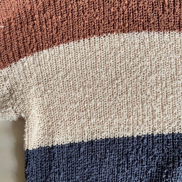 boutique || striped popcorn sweater - Picture 4 of 4